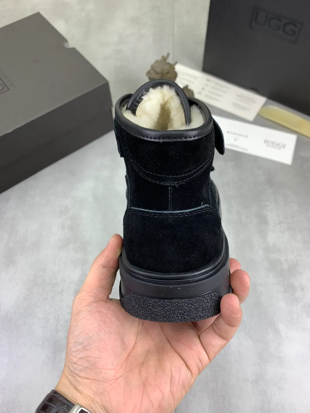 Men's shoes 💰P580 New arrival 🆕🆕🆕 26 New IUGGI Velcro men's shoes Fashionable and casual Velcro men's shoes. First layer suede cowhide + lining wool Rubber outsole Lightweight and non-slip Size: 39-44 Color: three colors